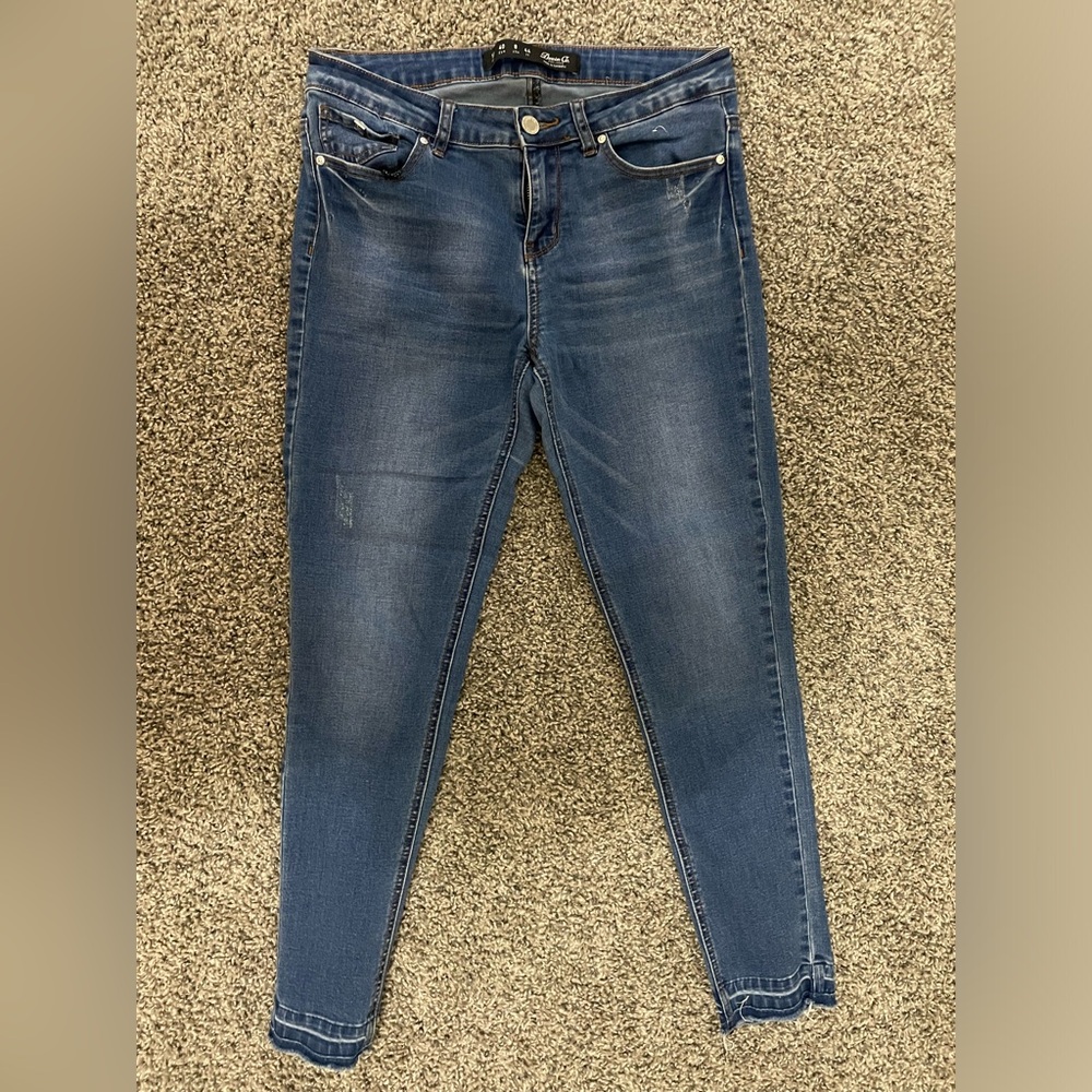 Denim & Co distressed jean with cute cuff size 8